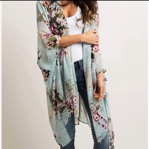 Ladies mint floral kimono fits like a M/L